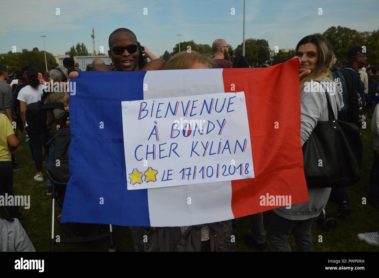 Bondy, France. 17th Oct, 2018. French flag (Flag of France) reading ' Welcome to Bondy , dear Kylian '.  Kylian Mbappe,Â  Fifa world cup 2018 soccer champion comes back in his town of Bondy (Paris suburb). Stade Leo Lagrange. Support of his fans and supporters.17 october 2018.14h. PresenceÂ  of the french girls band L.E.J, the singer ' LArtiste ', the Mayor of Bondy Sylvine Thomassin.  ALPHACIT NEWIM / Alamy Live News Credit: Alphacit NEWIM/Alamy Live News Stock Photo