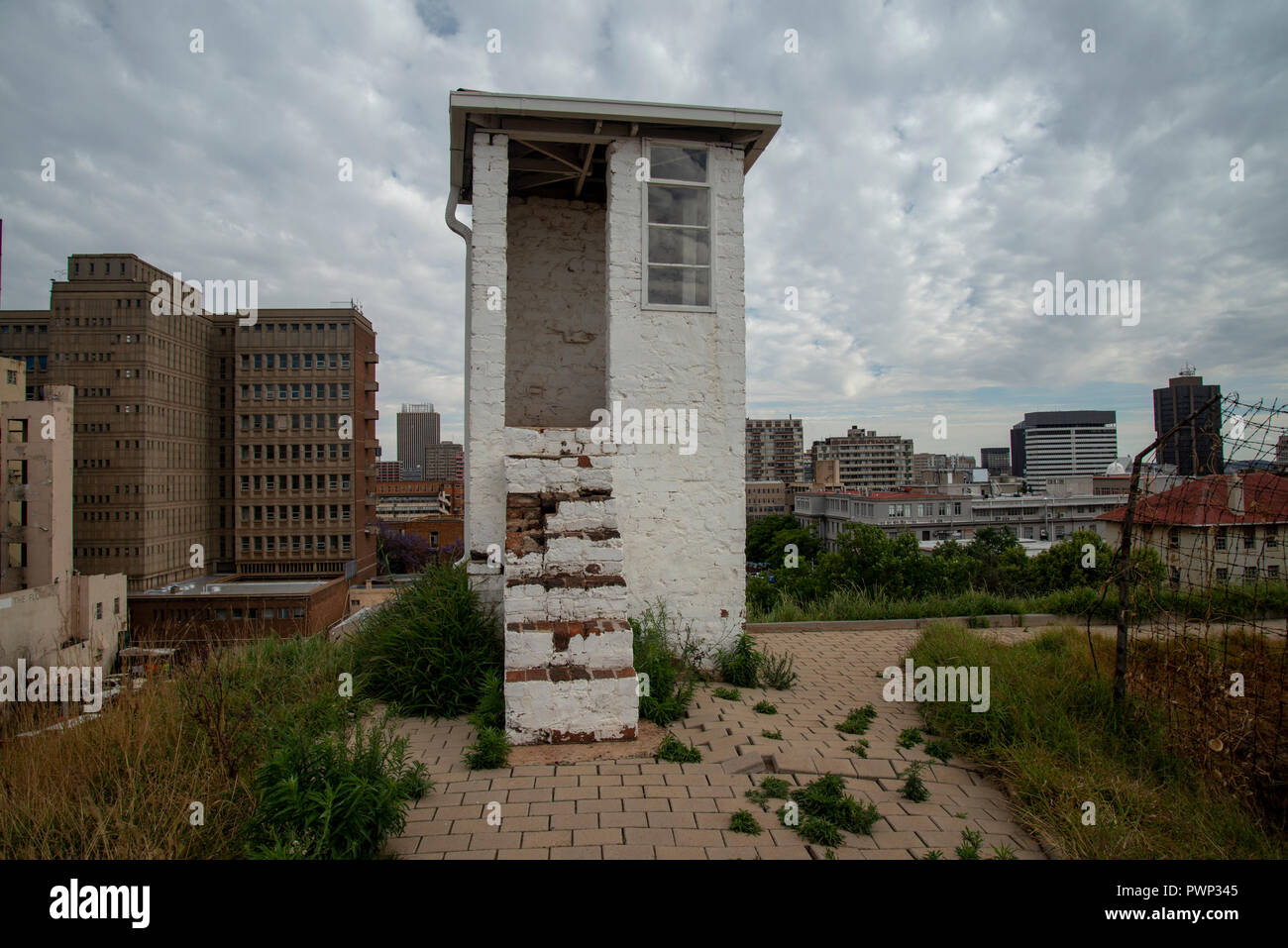 Johannesburg, South Africa, 17 October, 2018. An old prison guard house is seen on Constitutional Hill in Johannesburg, on Wednesday afternoon. The Nugent Commission of Inquiry into the South African Revenue Service (SARS) continued in Pretoria, despite a Constitutional Court application by suspended tax boss Tom Moyane to have it halted. The Constitutional Court is situated on Constitution Hill, where the Apartheid government in the past held prisoners, including Nelson Mandela. Credit: Eva-Lotta Jansson/Alamy Live News Stock Photo