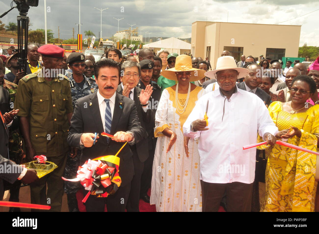 Jinja, Uganda. 17th October, 2018: President of Uganda Yoweri Museveni (2nd right) and the Vice Minister of Foreign Affairs in Japan Sato Masahisa (2nd left) cutting a tape while commissioning the Source of the Nile Bridge in Jinja. Looking on is the First Lady Janet Museveni (middle) Credit; Donald Kiirya/Alamy Live News. Stock Photo