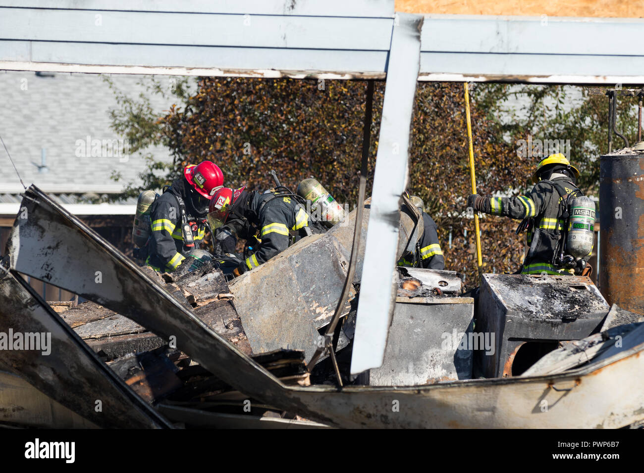Springfield, Oregon, United States. 17th October, 2018. Eugene/Springfield firefighters move