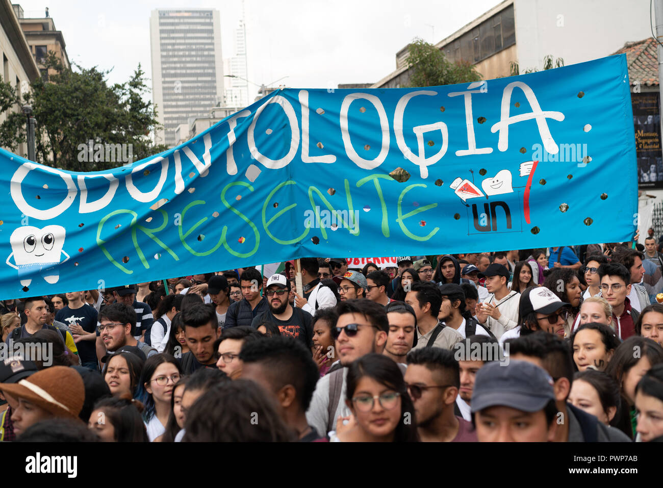 Bogota, Colombia. 17th Oct 2018. Students in Bogota, Colombia protesting against the president Ivan Duque's Government public education budget for the year 2019. Credit: Luis Gomez/Alamy Live News Stock Photo