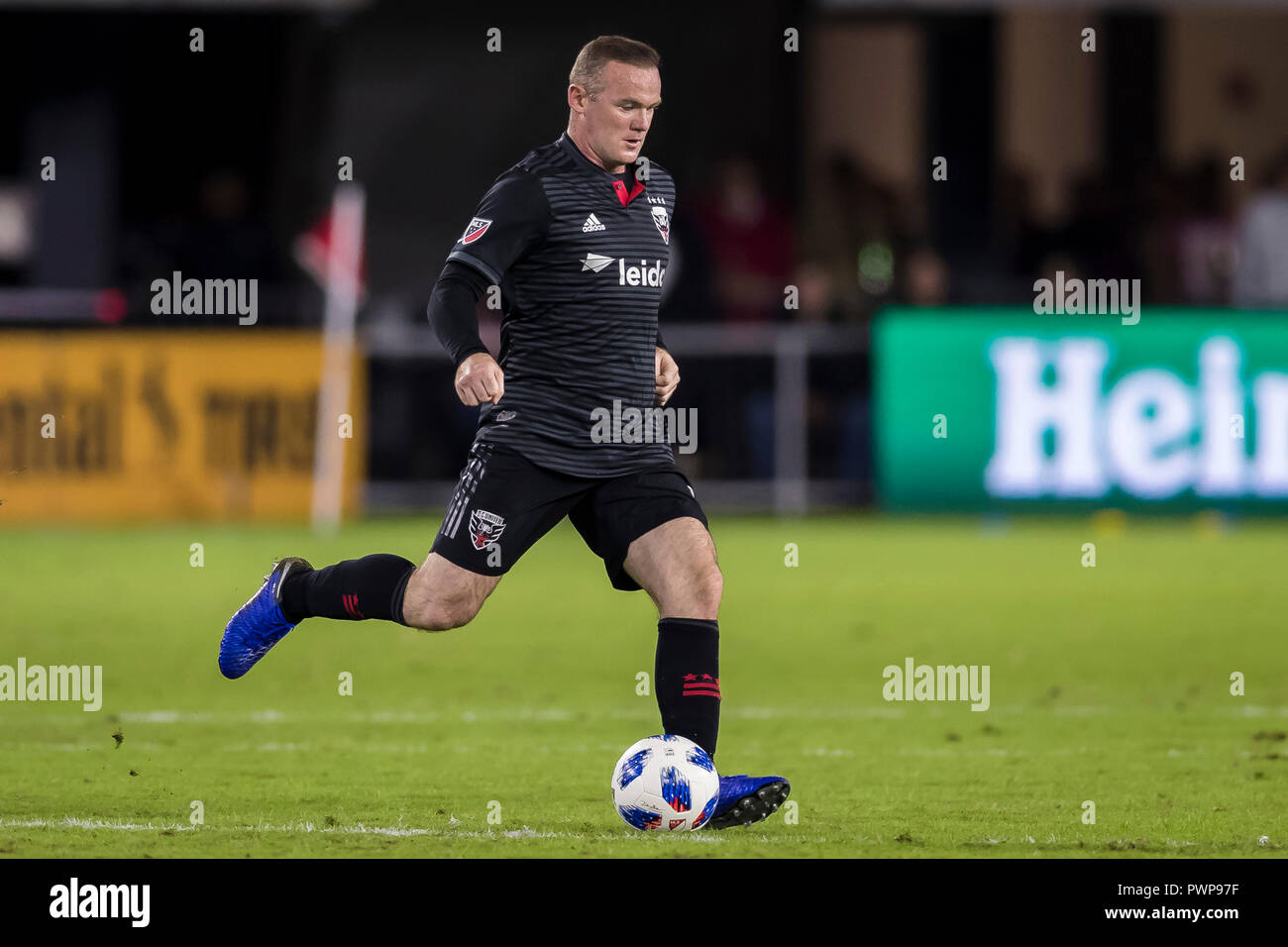 Columbia. 17th Oct, 2018. D.C. United forward Wayne Rooney (9) handles the ball during the MLS game between D.C. United and Toronto FC at Audi Field in Washington, District of Columbia. Scott Taetsch/CSM/Alamy Live News Stock Photo