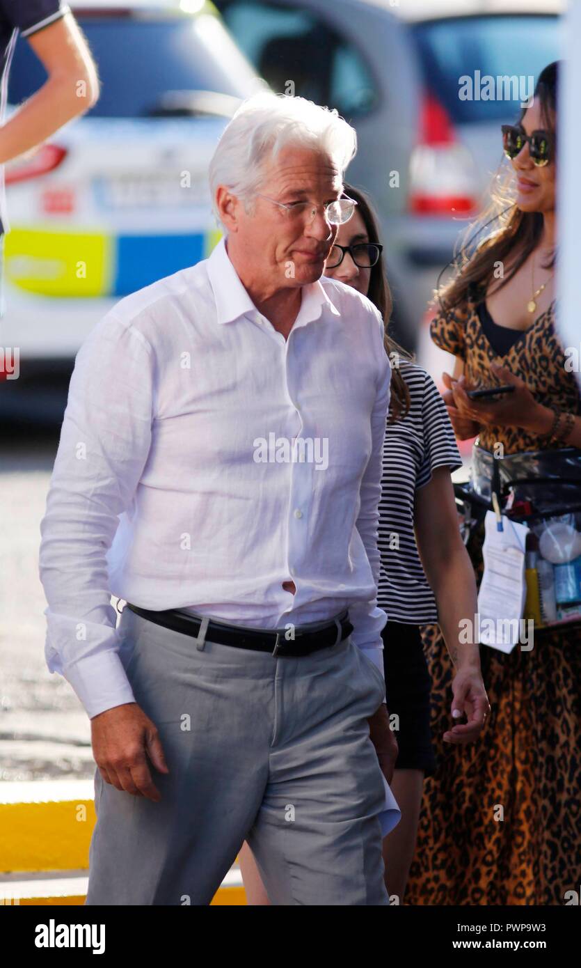 Seville Spain 17th October 2018 Actor Richard Gere Filming Of The British Series Mother Father Son Starring The American Actor Richard Gere In Sevilla On Wednesday 17 October 2018 888 Cordonpress Credit Cordon