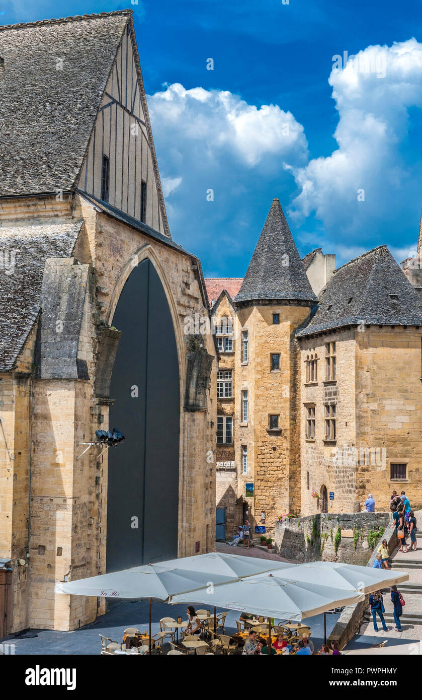 France, Dordogne, Sarlat, old Ste-Marie church renoved by Jean Nouvel into  a covered market (1999 Stock Photo - Alamy