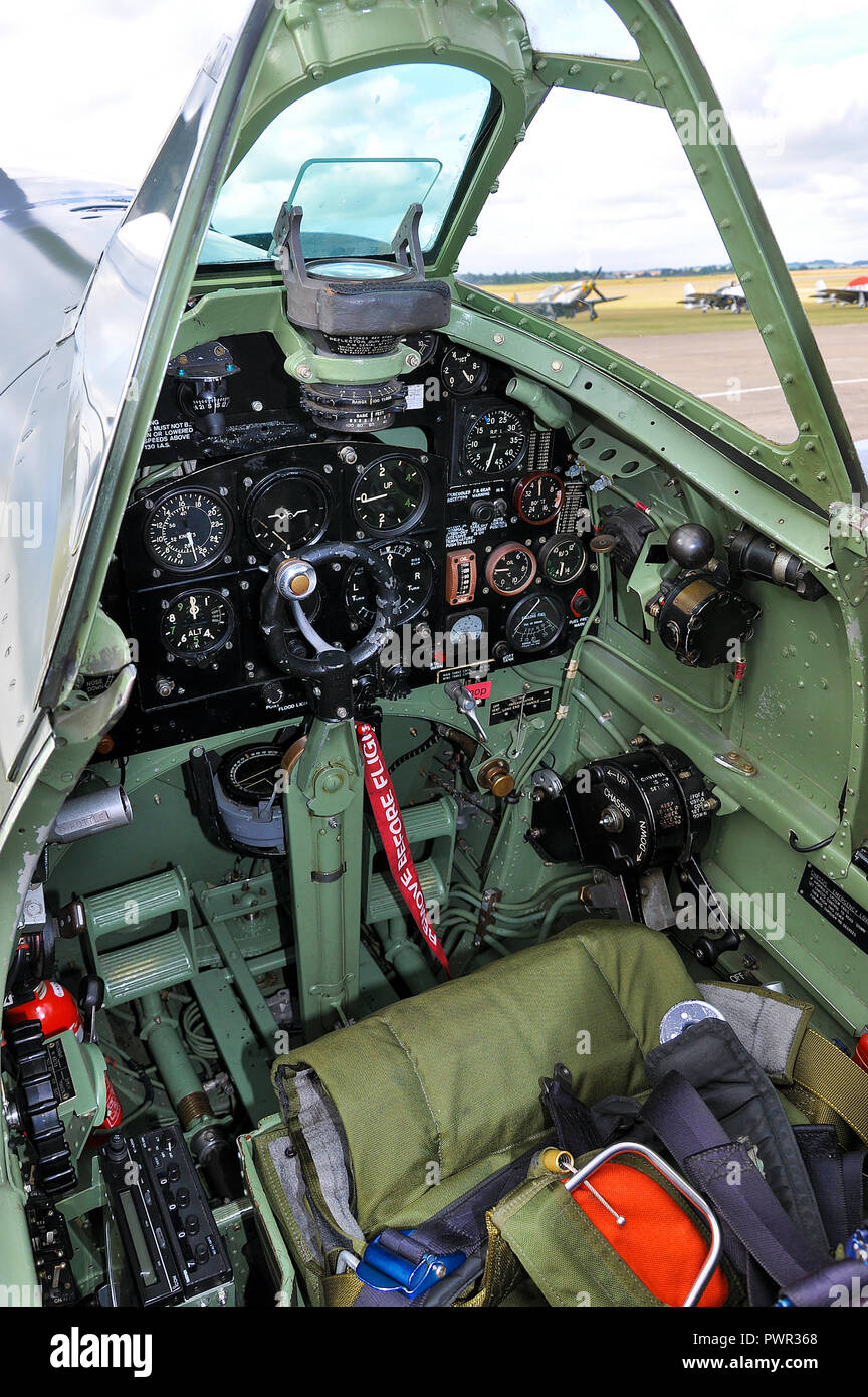 Supermarine spitfire cockpit hi-res stock photography and images - Alamy