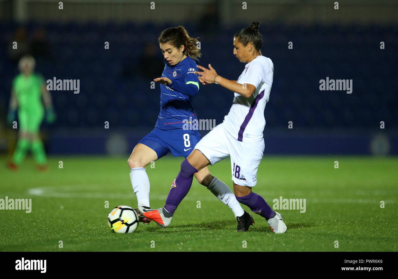 Chelsea Women's Karen Carney (left) and Fiorentina Femminile Sofia Kongouli (right) battle for the ball during the Women's Champions League first leg match at Kingsmeadow, London. PRESS ASSOCIATION Photo. Picture date: Wednesday October 17, 2018. See PA story soccer Chelsea Women. Photo credit should read: Steven Paston/PA Wire. RESTRICTIONS: Editorial use only. Stock Photo