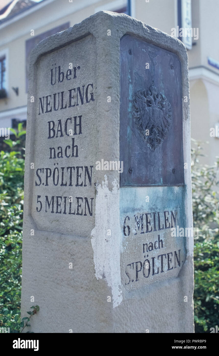 Wienerwald, alter Meilenstein in Purkersdorf - Old Milestone Stock Photo