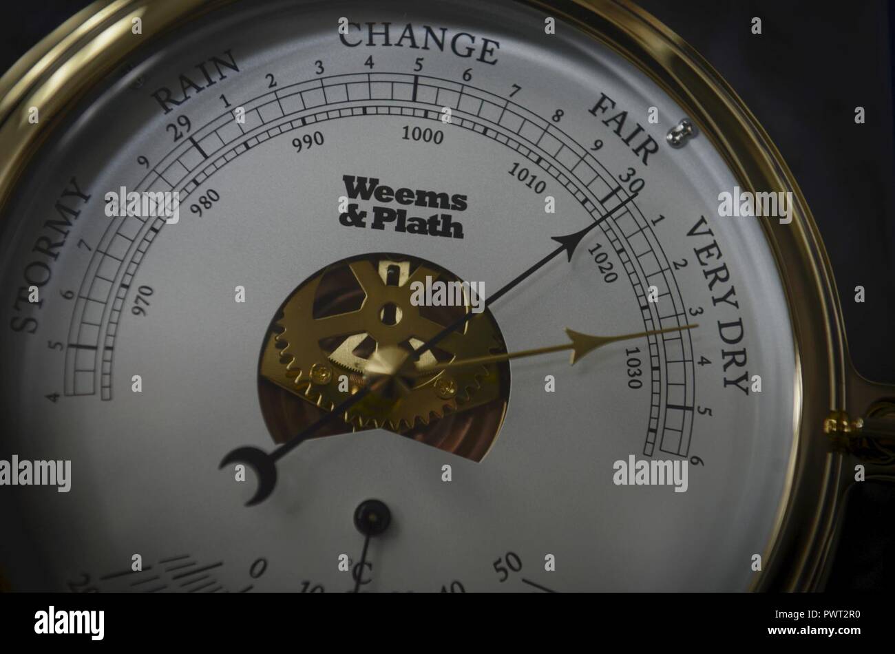 S Barometer Hi Res Stock Photography And Images Alamy