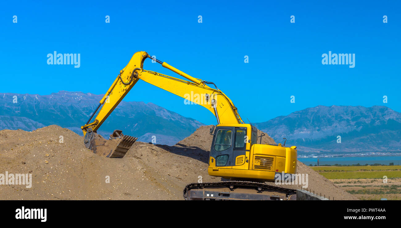 Excavator on a sunny construction site in Utah Stock Photo - Alamy