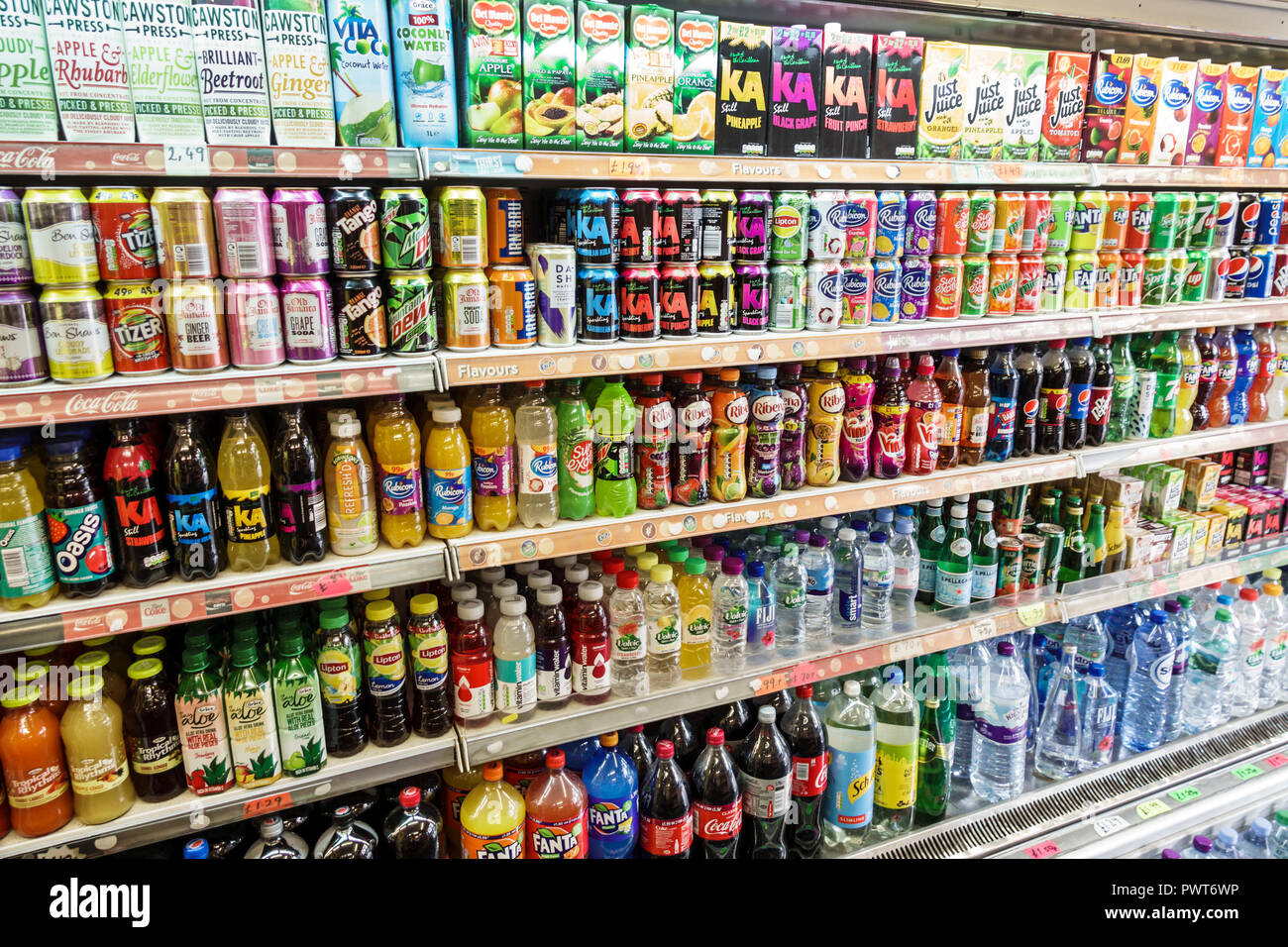 London England,UK,Lambeth,market grocery convenience store,soda