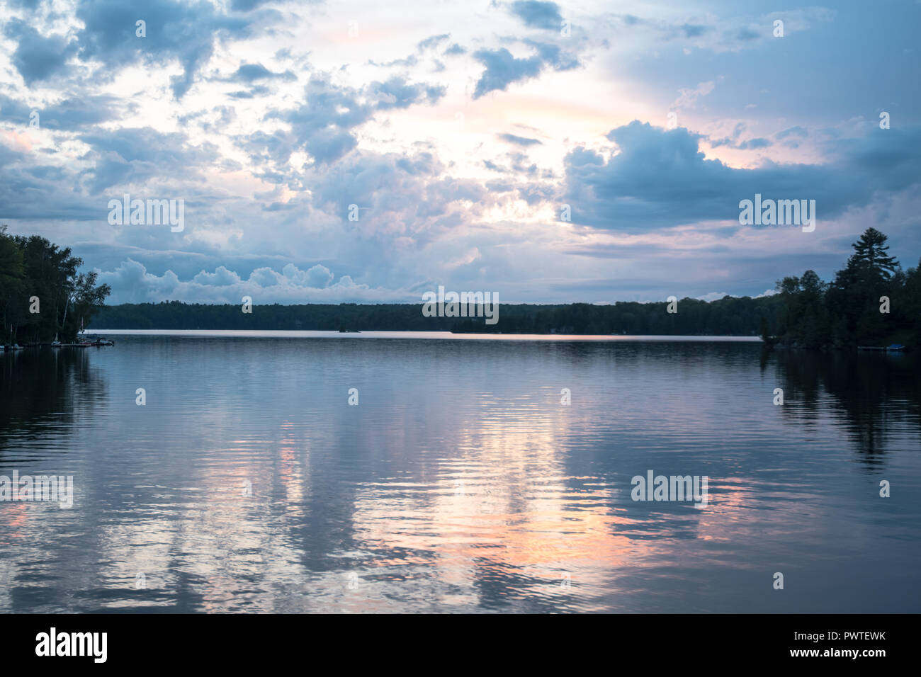 Beautiful lake wallpaper hi-res stock photography and images - Alamy