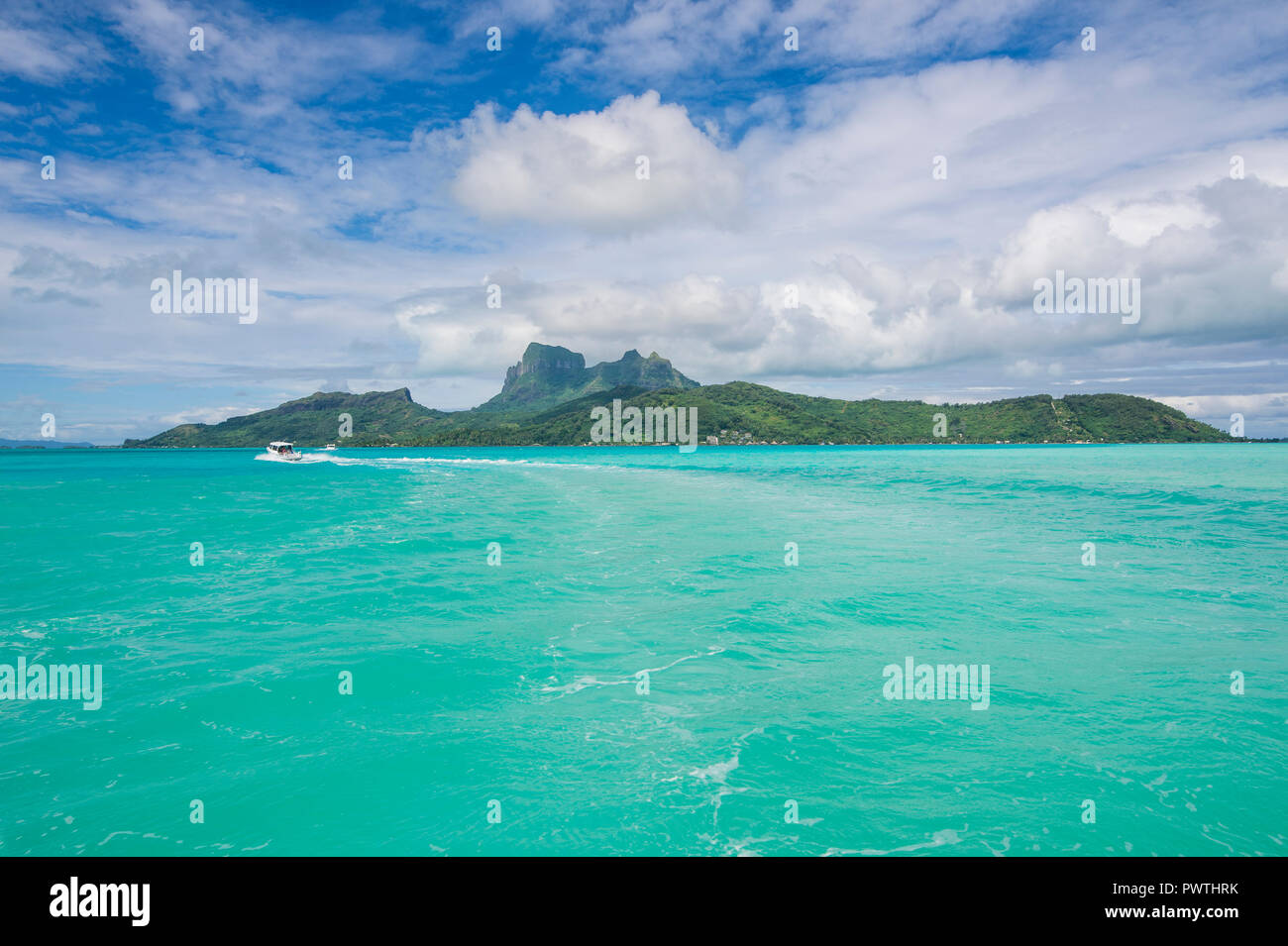 The turquoise lagoon, Mont Otemanu, Bora Bora island, Französisch-Polynesien Stock Photo