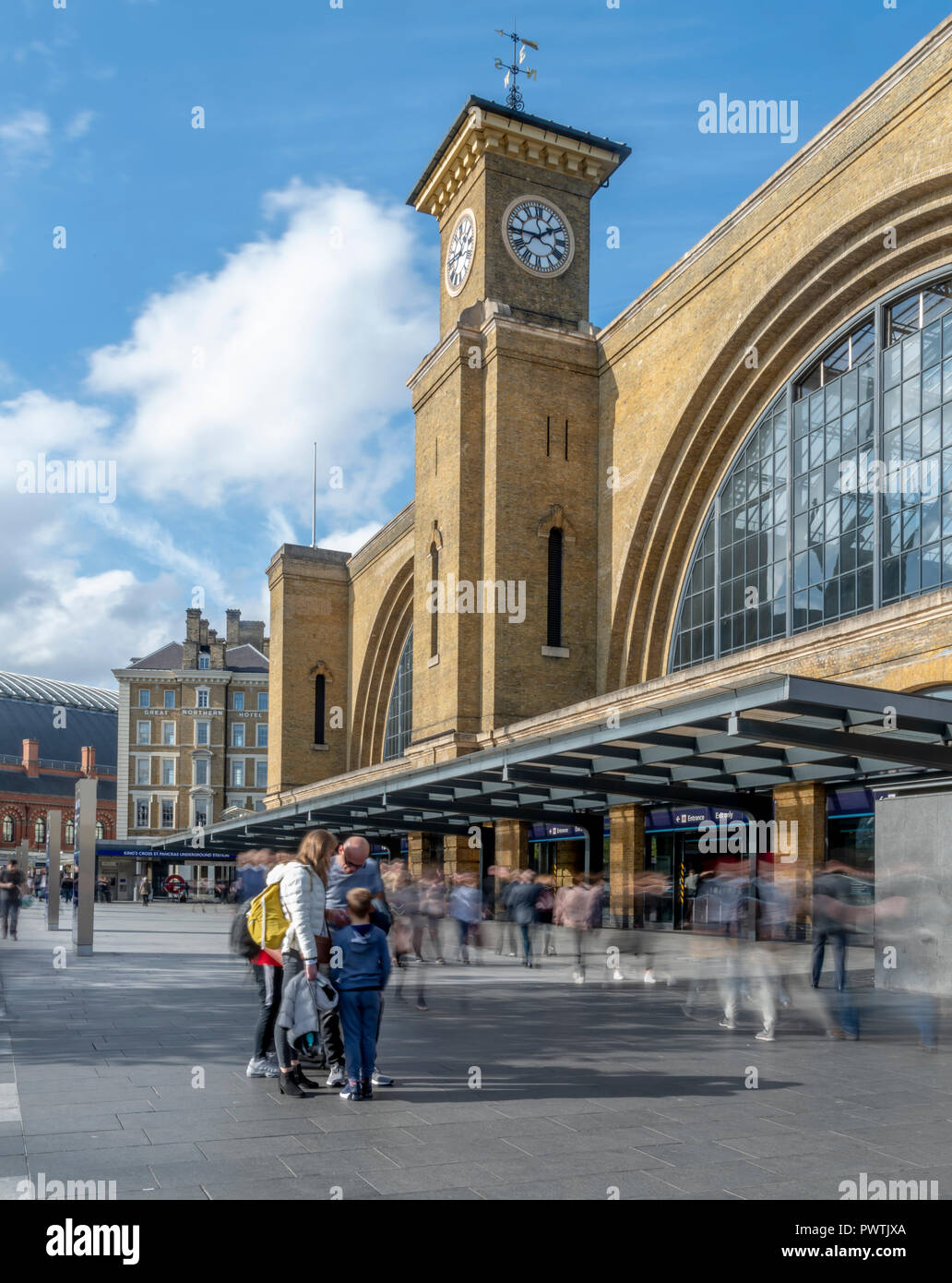 London King's Cross station. Grade 1 listed with new concourse by John ...