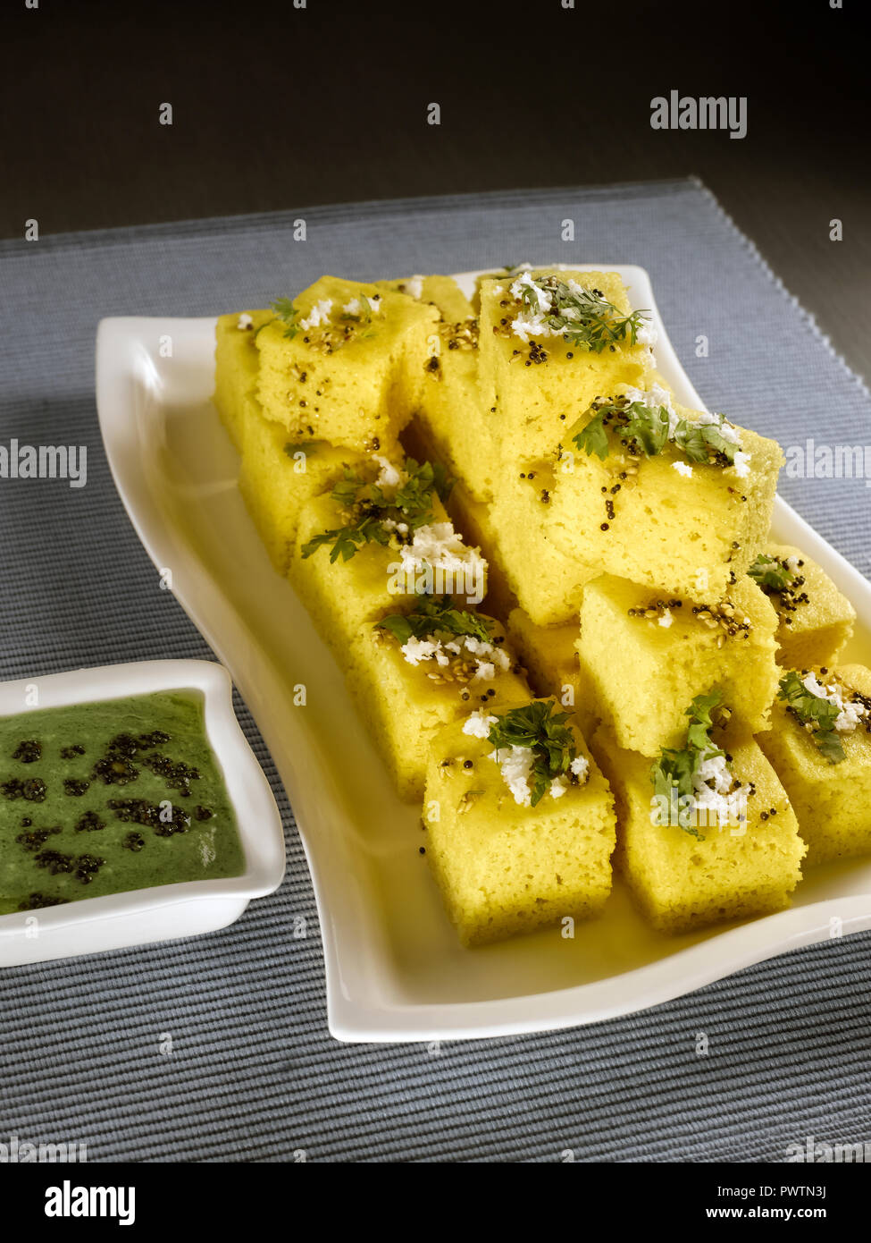 KHAMAN DHOKLA WITH CORIANDER CHUTNEY AND GREEN CHILLIES/ A STEAMED