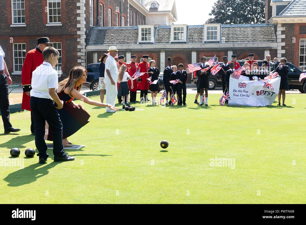 U.S First Lady Melania Trump tries her hand at bowls during a visit to the Royal Hospital Chelsea July 13, 2018 in London, United Kingdom. Stock Photo