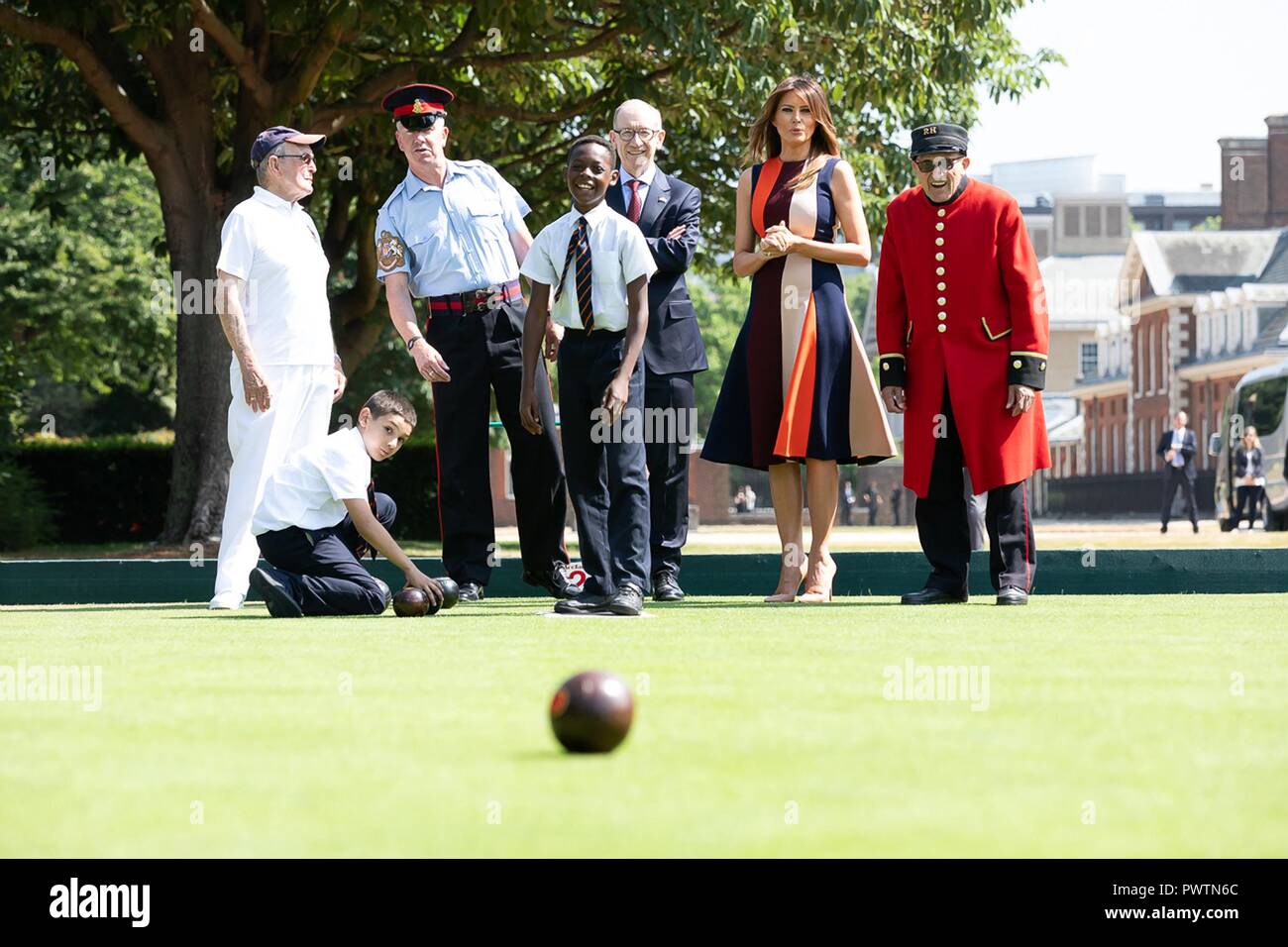 U.S First Lady Melania Trump and Philip May, husband of British Prime Minister Theresa May, try their hand at bowls during a visit to the Royal Hospital Chelsea July 13, 2018 in London, United Kingdom. Stock Photo