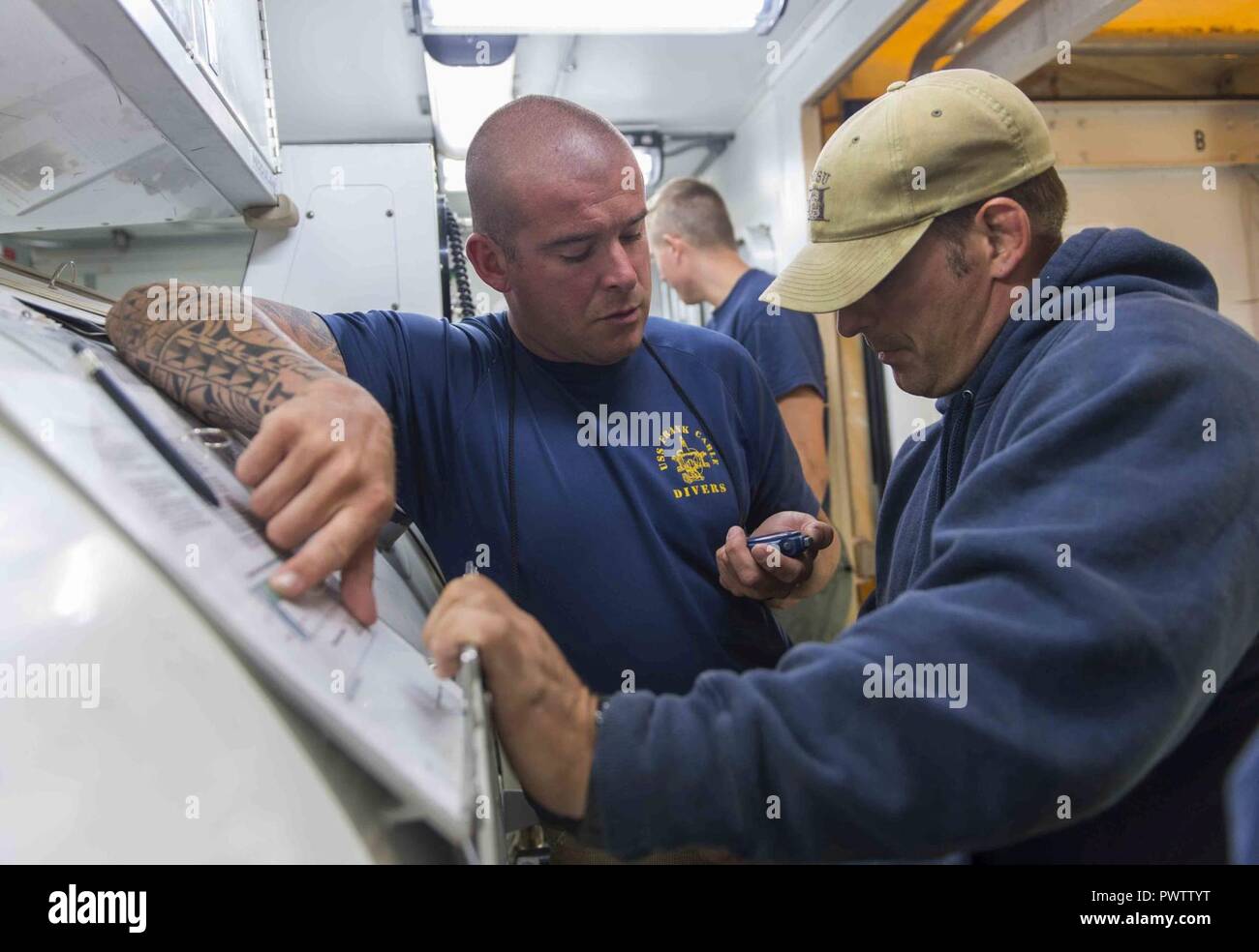 ATLANTIC OCEAN (June 19, 2017) Navy Diver 1st Class John Peglow (left ...