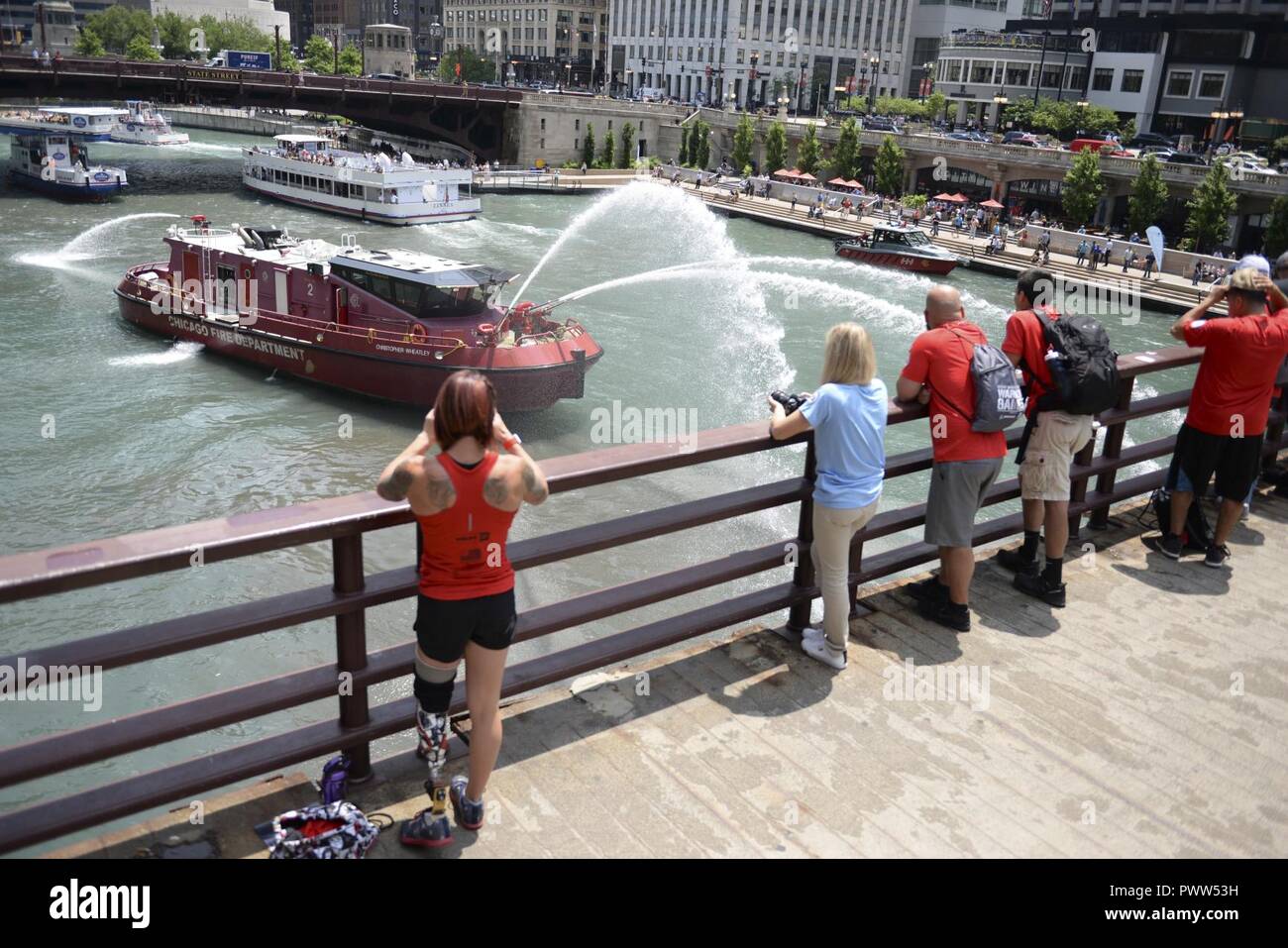Chicago fire department boat hi-res stock photography and images - Alamy