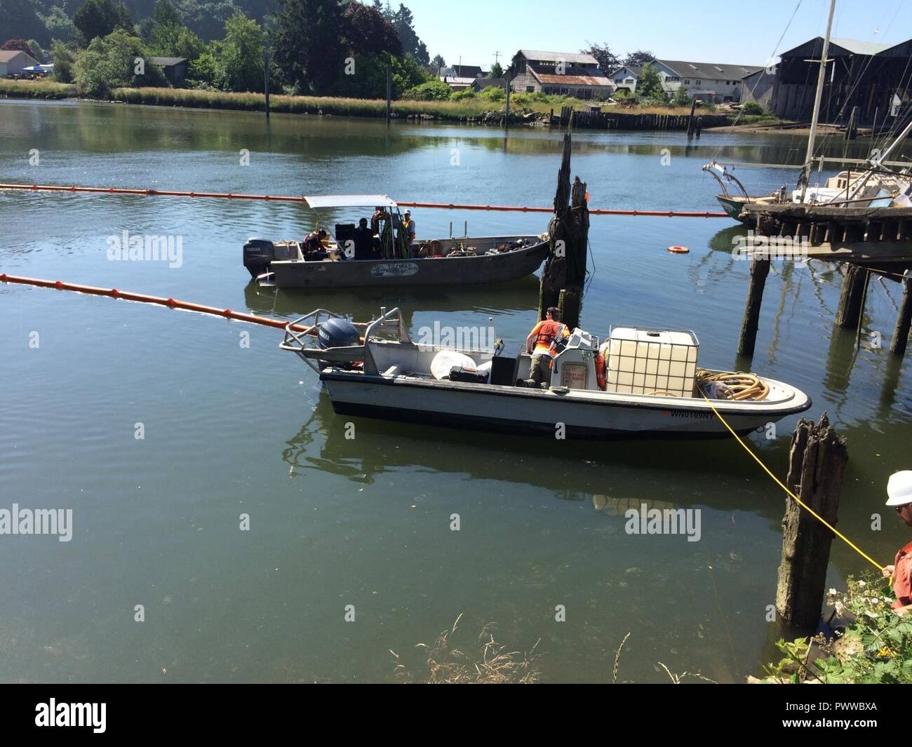 Responders from Global Diving and Salvage, a Coast Guard contracted