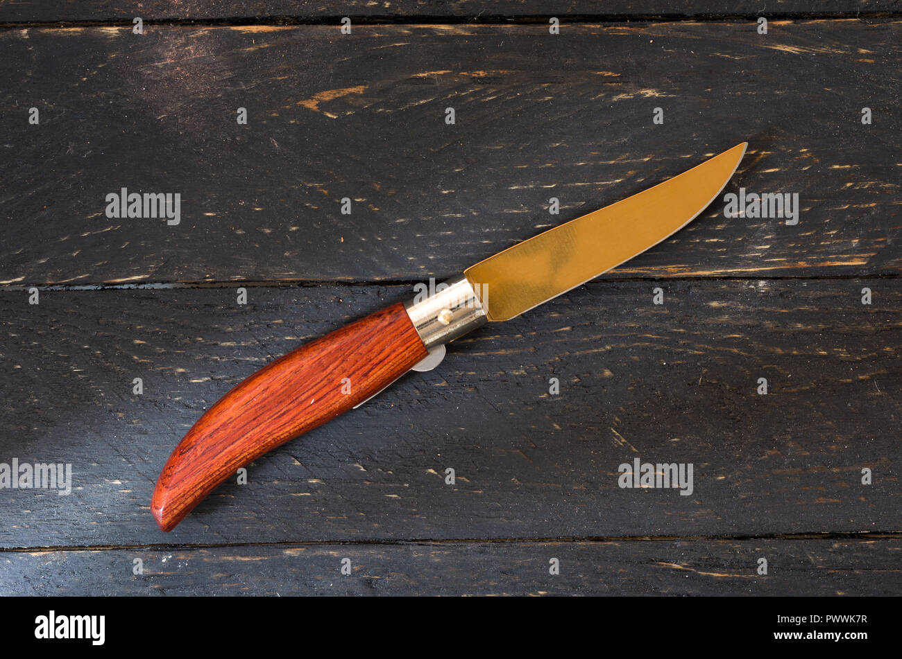 Portuguese pocket knife for daily carrying. Lightweight and compact