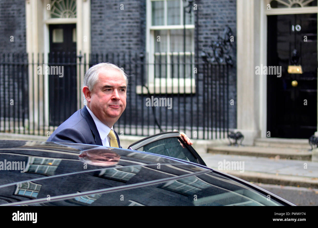 Geoffrey Cox QC MP, Attorney General, getting into his car after a lengthy cabinet meeting to discus Brexit, Downing Street 16th October 2018 Stock Photo