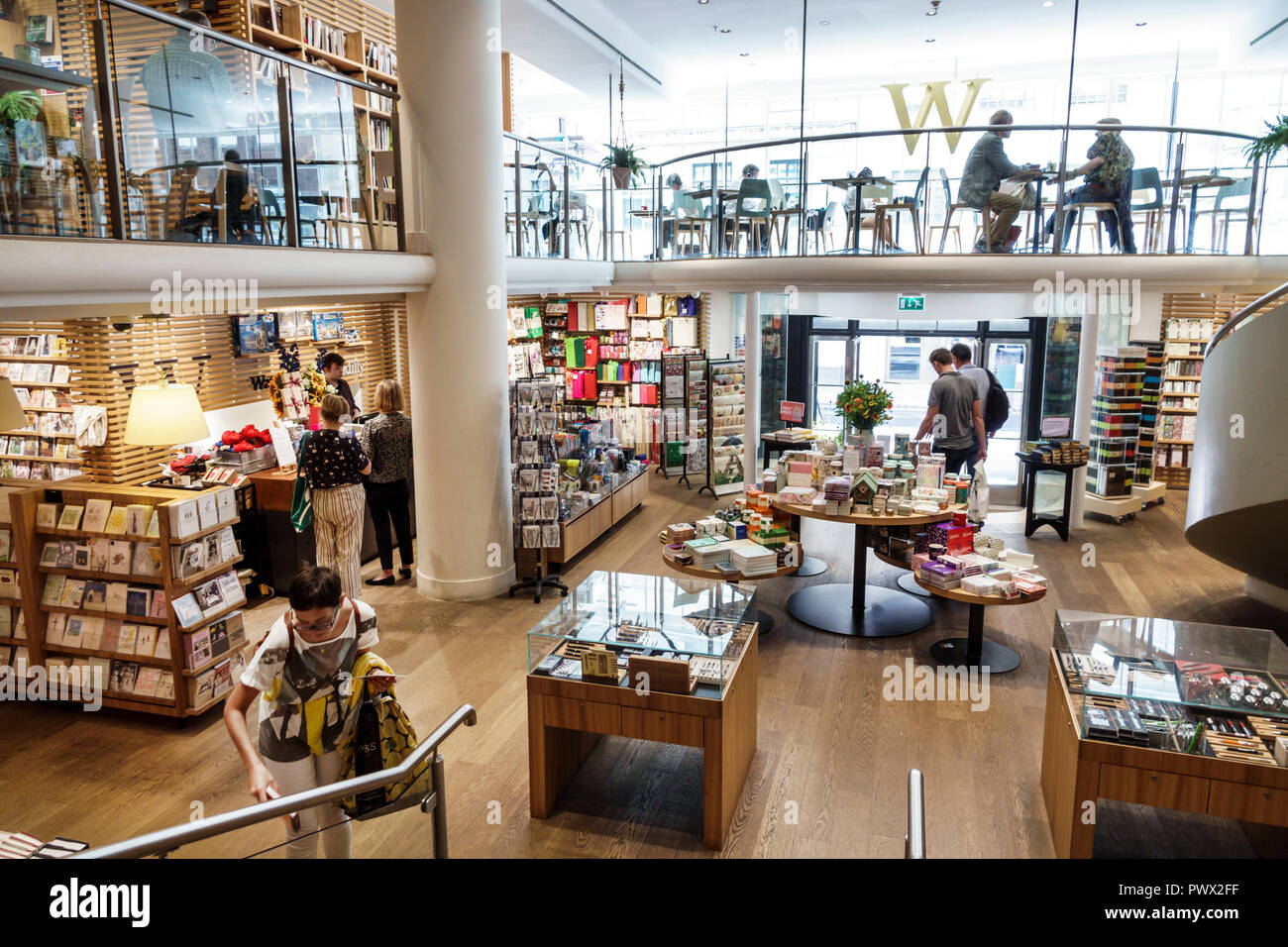 Waterstones Piccadilly Stock Photos & Waterstones Piccadilly Stock