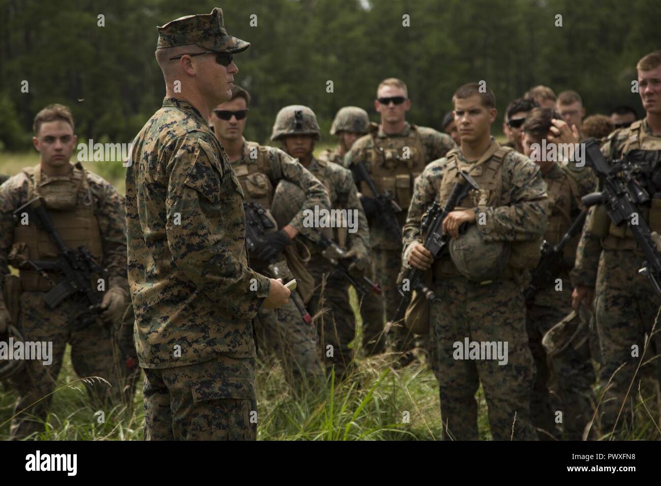 Weapons platoon commander hires stock photography and images Alamy