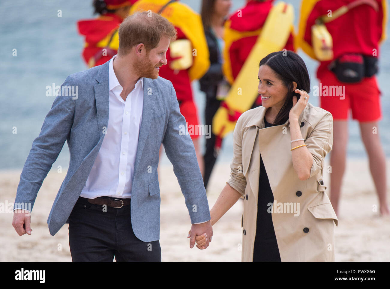 The Duke and Duchess of Sussex walk on South Melbourne Beach during their visit to Melbourne, on the third day of the royal couple's visit to Australia. Stock Photo
