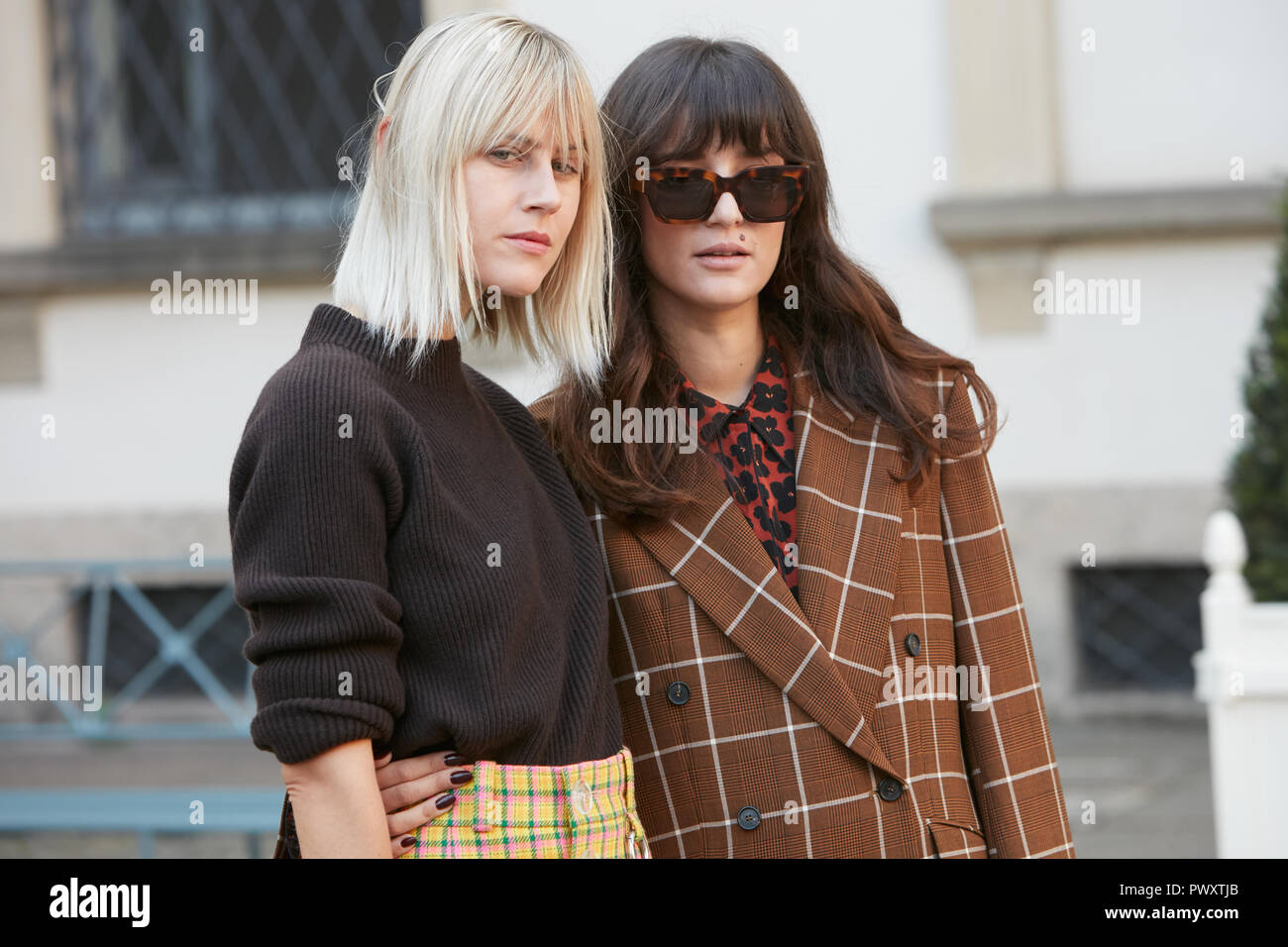 MILAN, ITALY - SEPTEMBER 21, 2018: Linda Tol and Eleonora Carisi before Tods fashion show, Milan Fashion Week street style Stock Photo