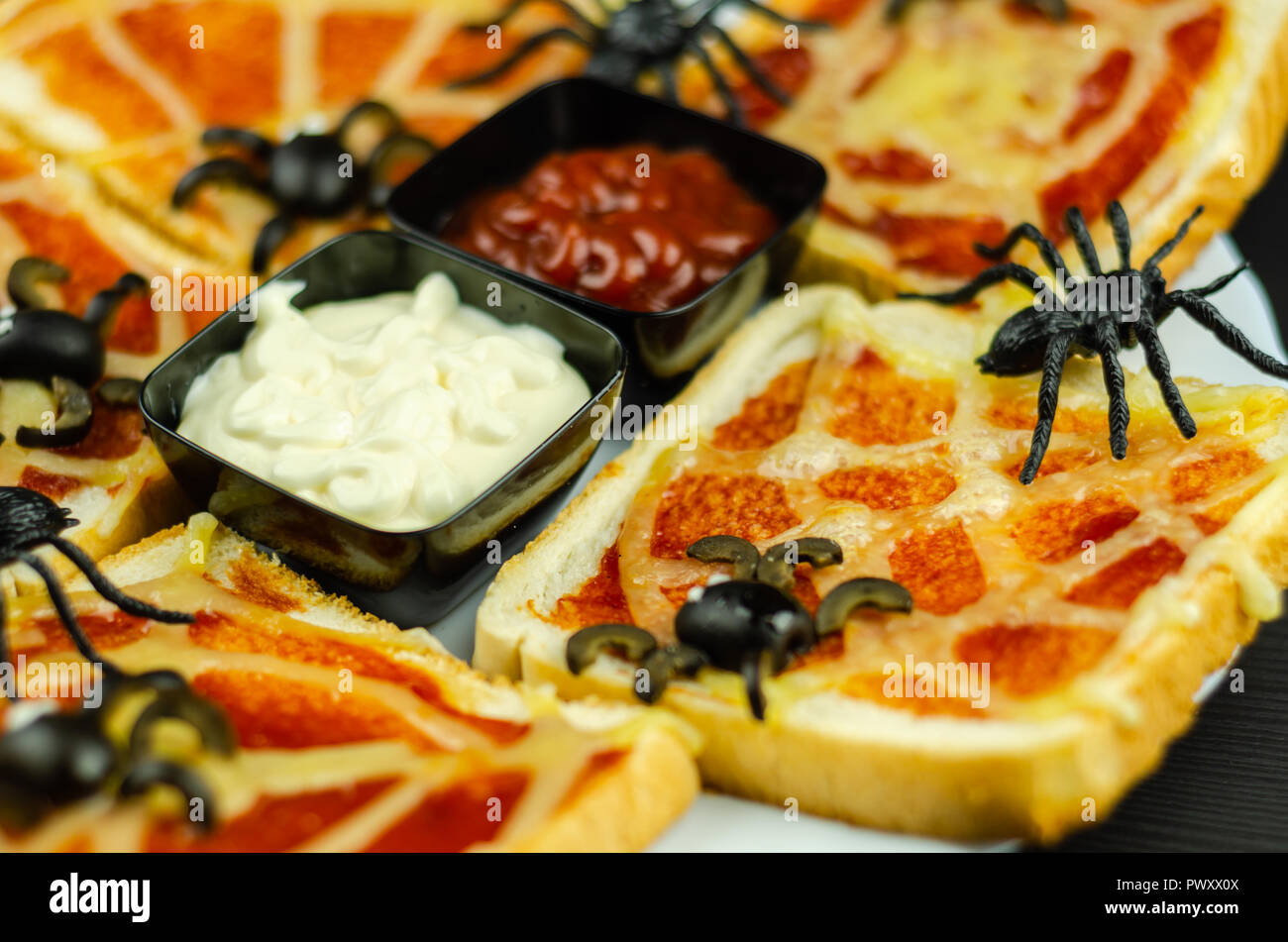 Spider Buffet Funny sandwiches with spider and spider web for Halloween party, scary ...