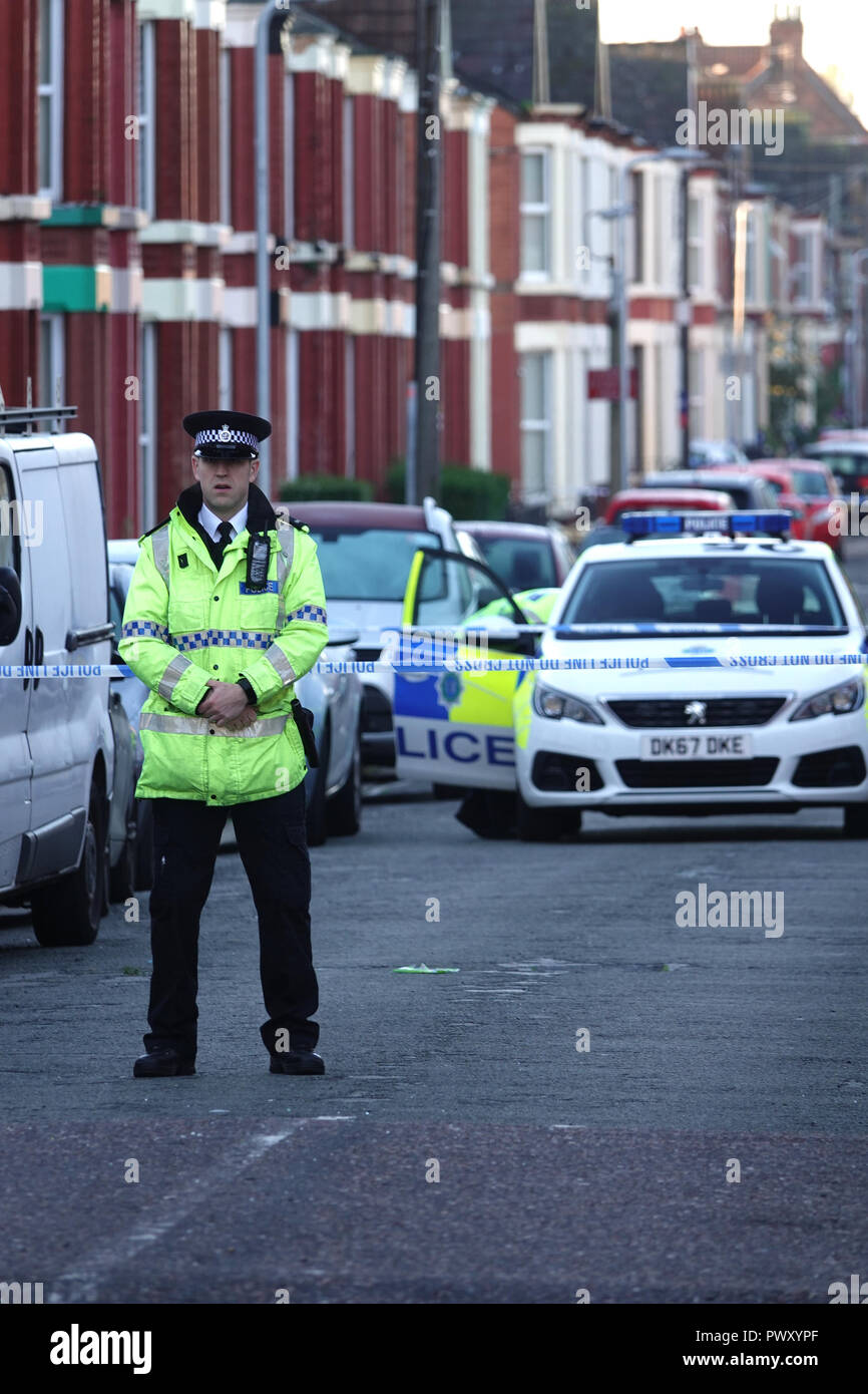Liverpool, UK. 18th October 2018. A murder investigation is underway after a man was shot multiple times outside a South Liverpool house dies of his injuries. Armed police swooped on Alderson Road, Wavertree, at about 10.40pm on Wednesday night after reports of four shots being fired. Police confirmed a murder probe has been launched after the 25-year-old victim died in hospital during the early hours of Thursday morning. This was the sixth shooting on Merseyside in the last 10 days. Credit: Ken Biggs/Alamy Live News. Stock Photo