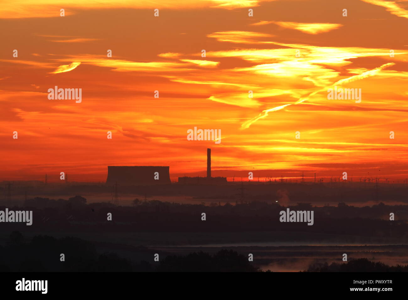 Eggborough Power Station, Leeds. 18th Oct 2018. UK Weather: Sunrise over Eggborough Power Station from Rothwell Country Park in Leeds Credit: Yorkshire Pics/Alamy Live News Stock Photo