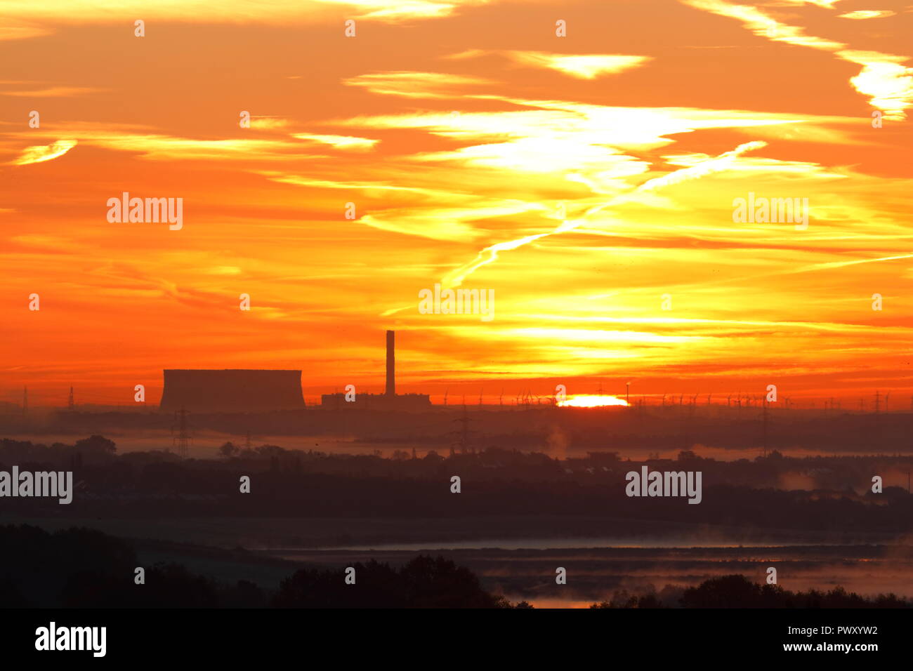 Eggborough Power Station, Leeds. 18th Oct 2018. UK Weather: Sunrise over Eggborough Power Station from Rothwell Country Park in Leeds Credit: Yorkshire Pics/Alamy Live News Stock Photo