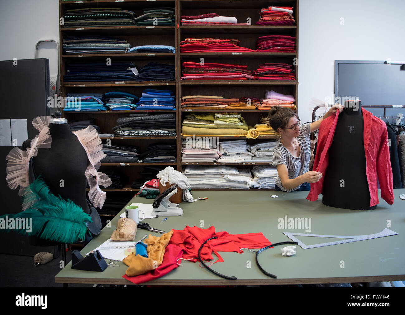 Berlin, Germany. 18th Oct, 2018. Garment master Marie Lindemann works ...