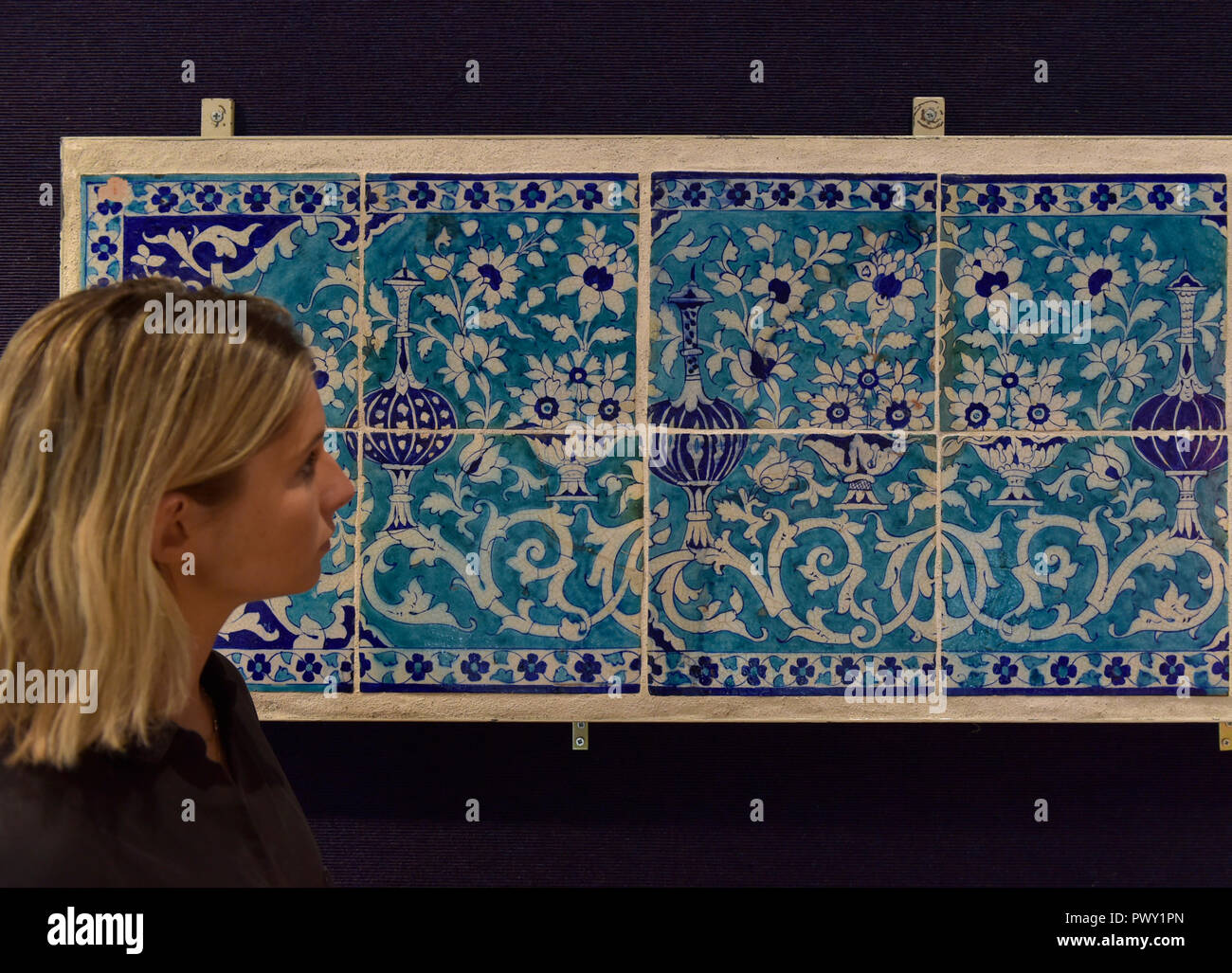 Earthernware tile with dodo pattern , with underglaze blue and lusters on a  white slip. Dated 1882 Stock Photo - Alamy