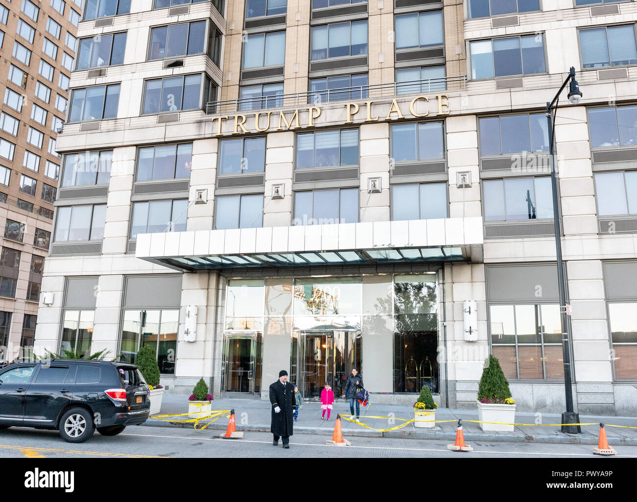 New York, USA. 18th October, 2018. The building seen before the removal ...