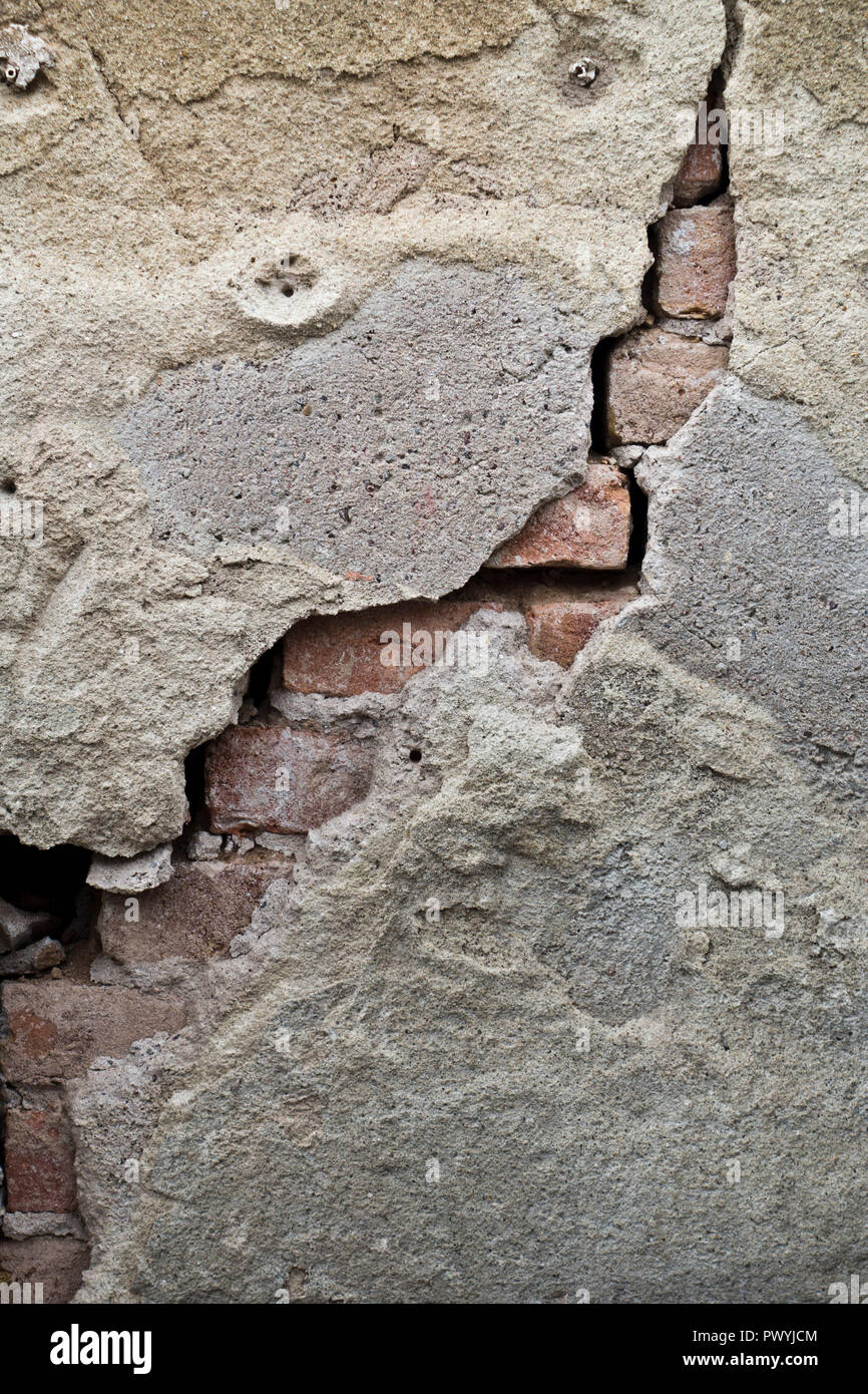Concrete crack wall hi-res stock photography and images - Alamy