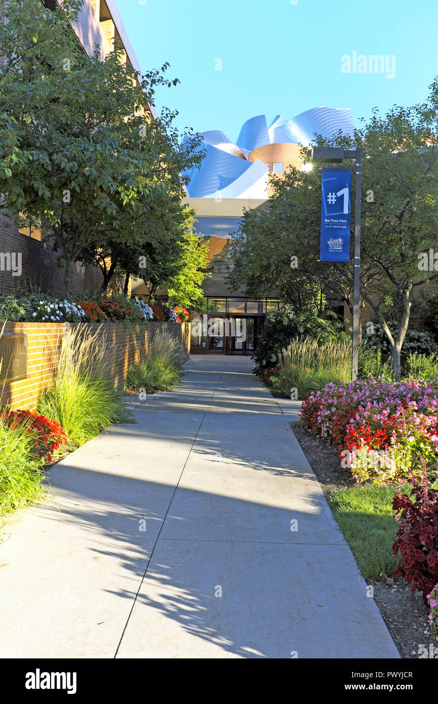 Flowering walkway leading to the Case Western Law School with the Peter B. Lewis Building, designed by Frank Gehry, rising in the background. Stock Photo