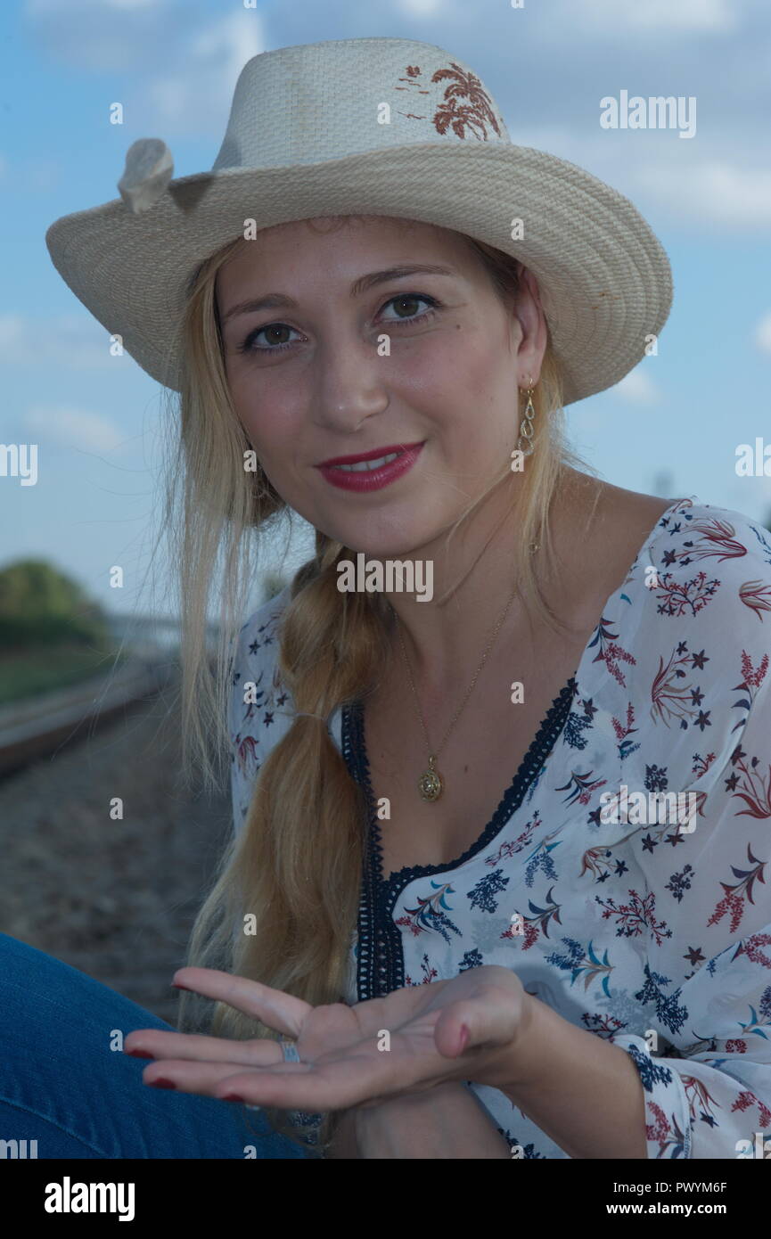 Blonde model hi-res stock photography and images - Alamy