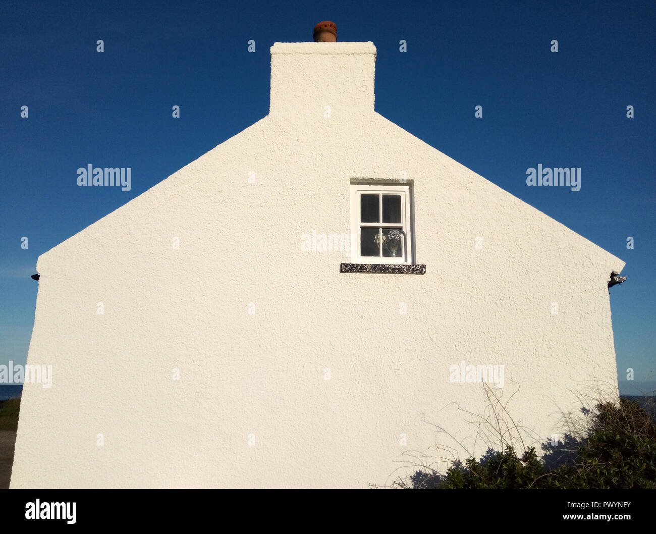 TRADITIONAL IRISH COTTAGE IN COUNTY DOWN VILLAGE, NORTHERN IRELAND Stock Photo Alamy