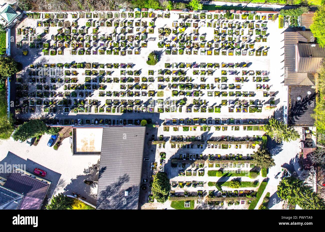 Drone shot of cemetery hi-res stock photography and images - Alamy