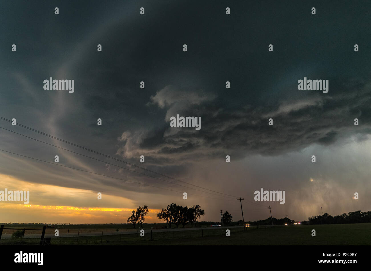 Supercell tornado alley great plains hi-res stock photography and ...