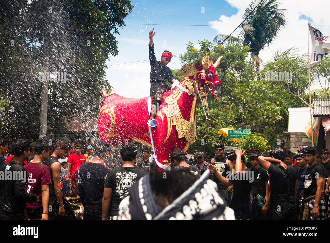 UBUD, BALI - JANUARY 2018: A funeral and cremation ceremony in a little ...