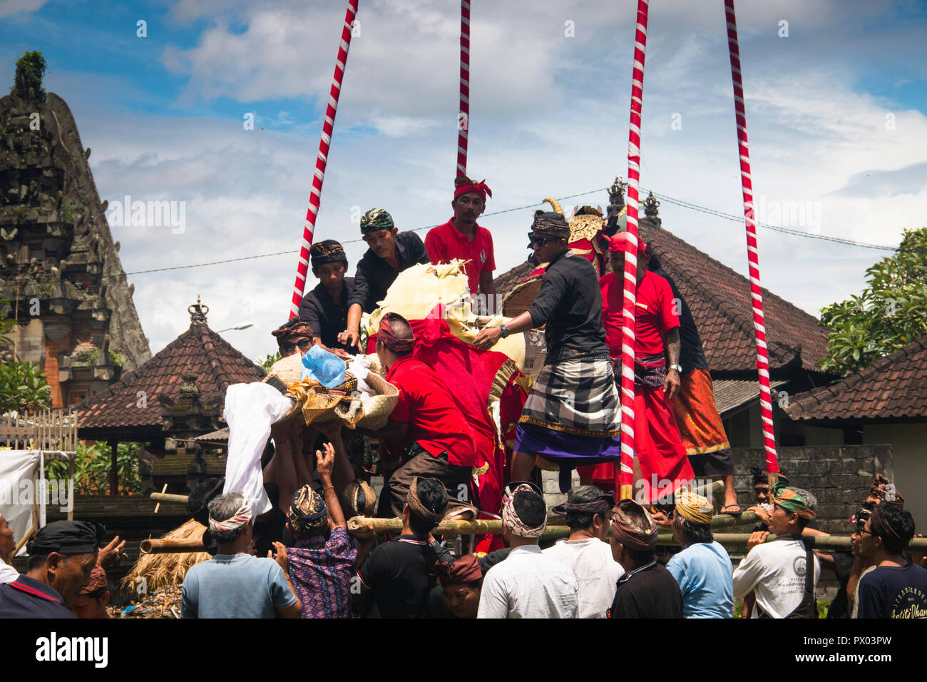 UBUD, BALI - JANUARY 2018: A funeral and cremation ceremony in a little ...