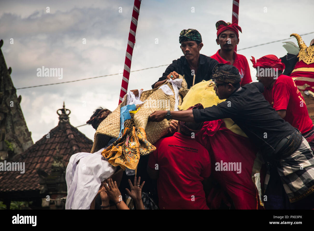 UBUD, BALI - JANUARY 2018: A funeral and cremation ceremony in a little ...