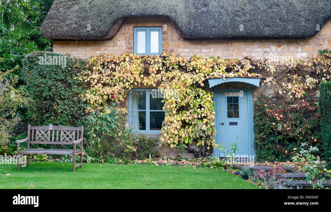 Cotswold stone thatched cottage and garden in the autumn. Chipping Campden, Cotswolds, England Stock Photo
