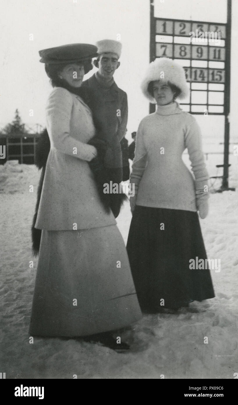 Winter early 20th century. Prince Wilhelm, 1884-1965 and his wife Grand Duchess Maria Pavlovna of Russia, to the right. Dressed for a winter day. Sweden 1910. Stock Photo
