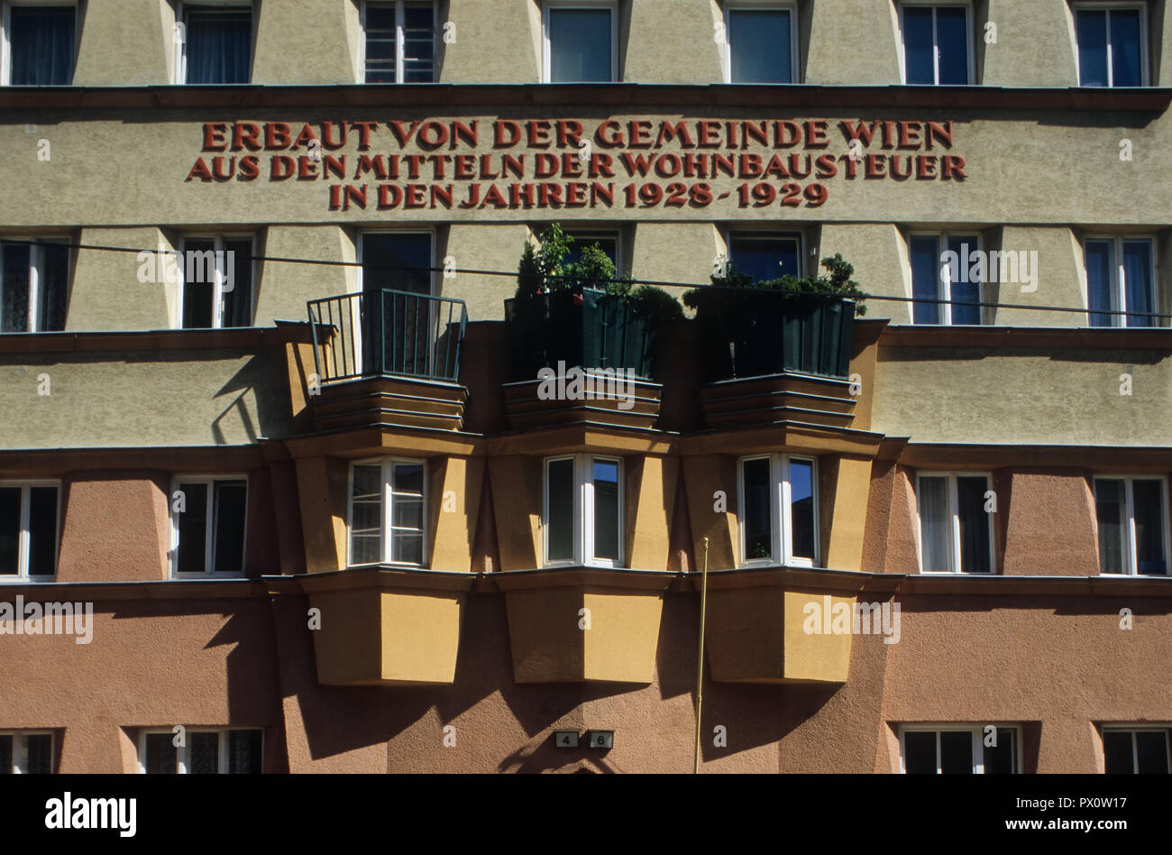 Wien, Gemeindebau des 'Roten Wien' - Vienna, Council Tenement Block, 'Red Vienna', Sebastian Kelch-G. 4–6, Heinrich Vana 1929 Stock Photo