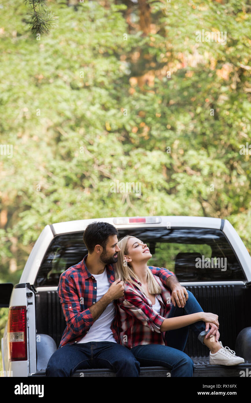 пикап про любовь. встреча мужчины и женщины на улице. пикап на пару. пикаперы пар. пикап для мужчин.
