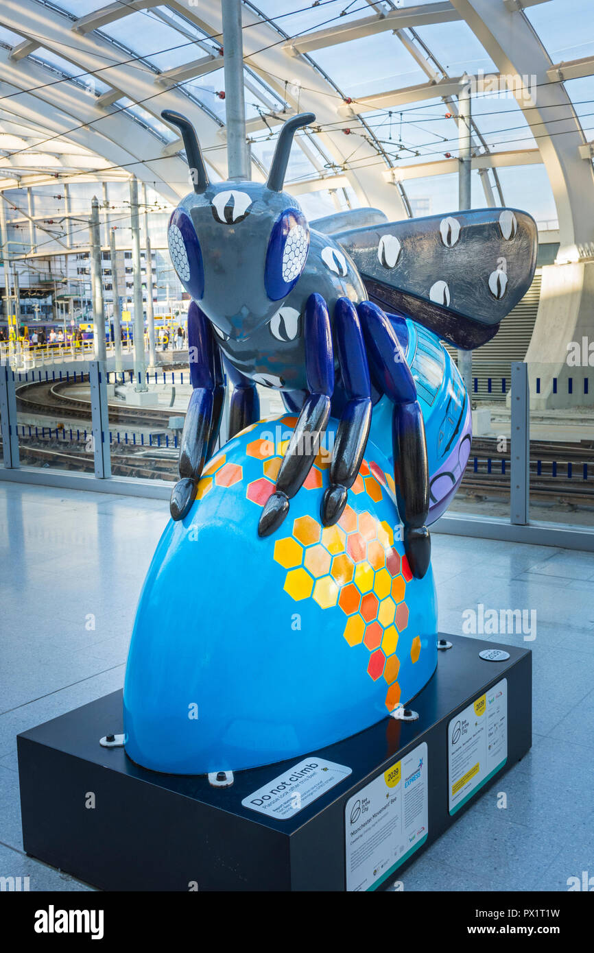 'Manchester Movement' Bee, by Shelley Jane Illustration.  One of the Bee in the City sculptures, Victoria Station, Manchester, UK. Stock Photo
